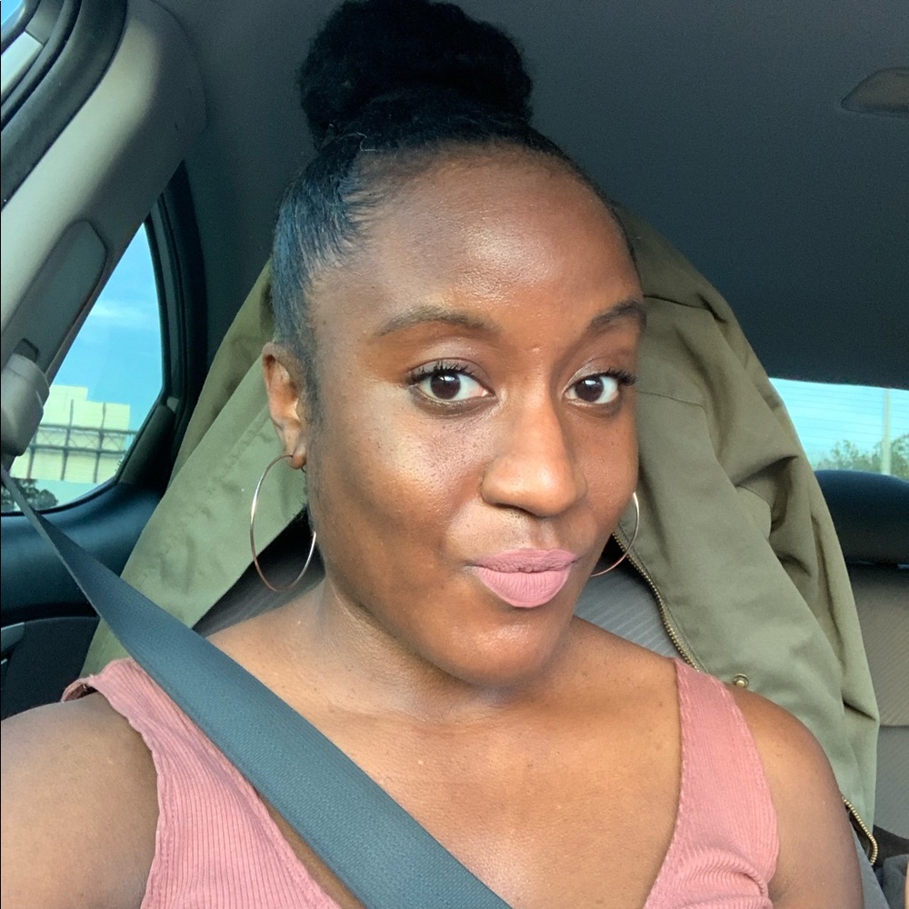 Meet your Posher, Denielle